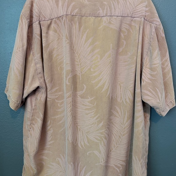 Tommy Bahama Men’s Tropical  Button Up Size Large Relax Fit Shirt - Picture 6 of 12